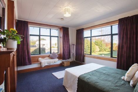 Photo of property in 18 Albert Street, Winton, 9720