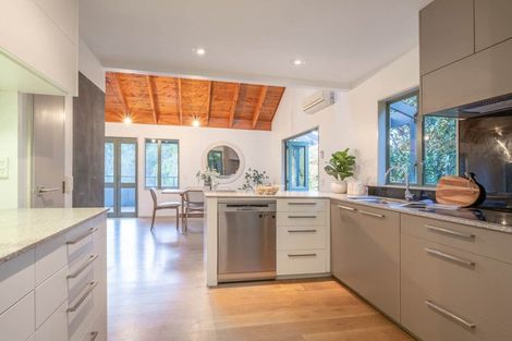 Photo of property in 6 Tree Fern Trail, Campbells Bay, Auckland, 0630