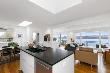 Photo of property in 11 Fortification Road, Karaka Bays, Wellington, 6022