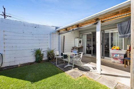 Photo of property in 2/20 Darnell Street, Fitzroy, New Plymouth, 4312