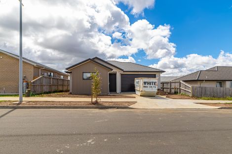 Photo of property in 18 Parton Road, Pukekohe, 2120