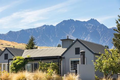 Photo of property in 33 Oregon Drive, Kelvin Heights, Queenstown, 9300