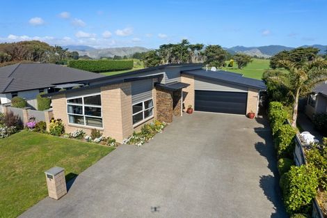 Photo of property in 96 The Drive, Paraparaumu Beach, Paraparaumu, 5032