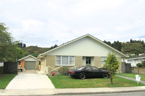 Photo of property in 30 Oregon Drive, Maoribank, Upper Hutt, 5018