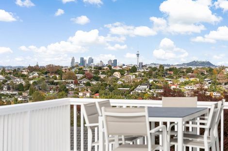 Photo of property in 1/113 Coronation Road, Hillcrest, Auckland, 0627