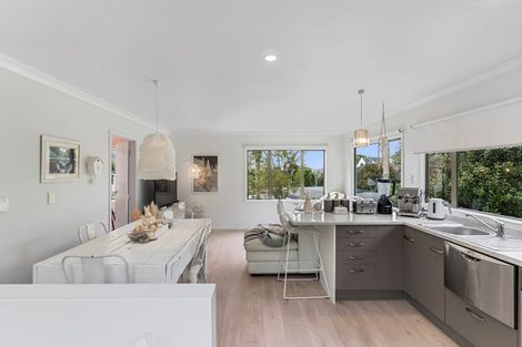 Photo of property in 118 Stredwick Drive, Torbay, Auckland, 0630