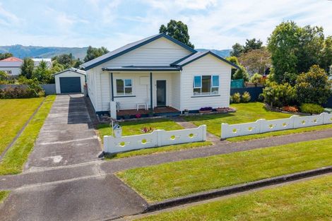 Photo of property in 37 Fox Street, Woodville, 4920