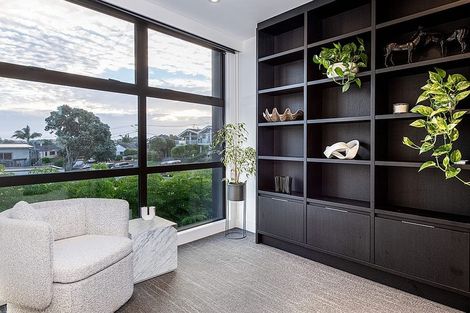 Photo of property in 25 Seaview Road, Castor Bay, Auckland, 0620