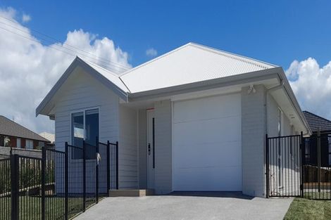 Photo of property in 1 Nottingham Road, Omokoroa, 3114