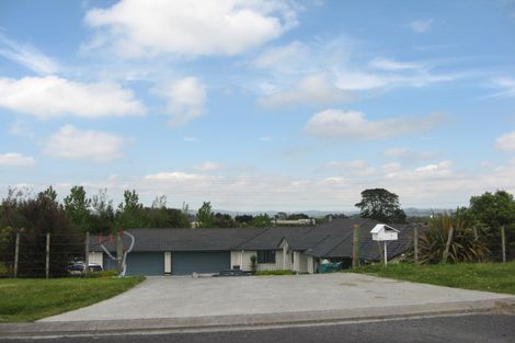 Photo of property in 17 Terry Smyth Drive, Kumeu, 0892