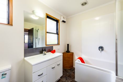 Photo of property in 72 La Rosa Street, Green Bay, Auckland, 0604