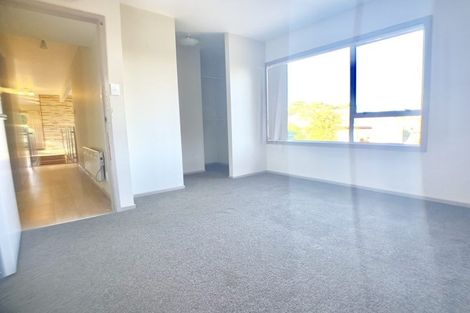 Photo of property in 11 Gladys Avenue, Glenfield, Auckland, 0629