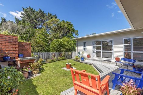 Photo of property in 3 Tirowhanga Road, Paremata, Porirua, 5024