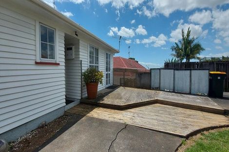 Photo of property in 129 Mcleod Road, Te Atatu South, Auckland, 0610