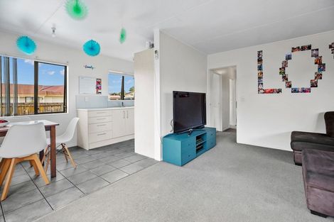 Photo of property in 12 Kentucky Crescent, Nawton, Hamilton, 3200