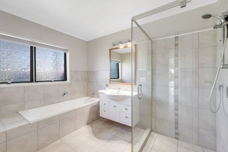 Photo of property in 1 Tourist Road, Clevedon, 2582