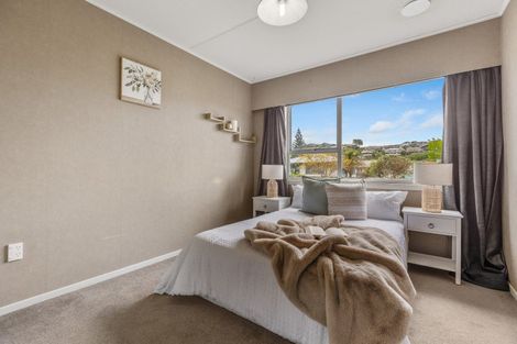 Photo of property in 27 Rospeath Crescent, Spotswood, New Plymouth, 4310