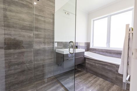 Photo of property in 13 Tauroa Road, Havelock North, 4130