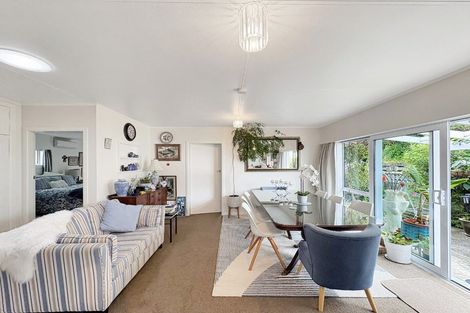 Photo of property in 2 Saint Leonard Street, Saint Johns Hill, Whanganui, 4501