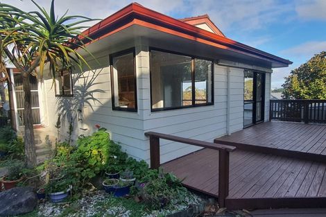 Photo of property in 9 Fitzherbert Avenue, West Harbour, Auckland, 0618