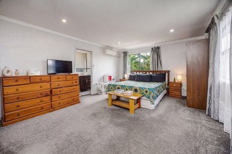 Photo of property in 10 Ferndown Avenue, Papatoetoe, Auckland, 2025