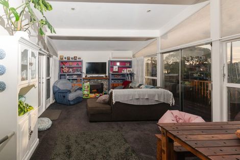 Photo of property in 7 Arlette Place, Massey, Auckland, 0614