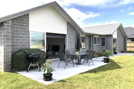 Photo of property in 19 Naeo Close, Papamoa Beach, Papamoa, 3118