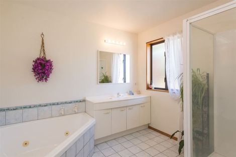 Photo of property in 301 School Road, West Eyreton, Rangiora, 7475