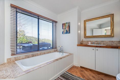 Photo of property in 16 Tarapatiki Drive, Whitianga, 3510