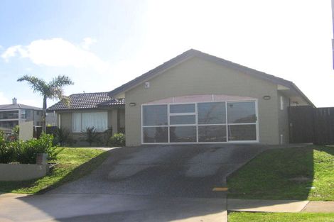 Photo of property in 15 Brinlack Drive, East Tamaki, Auckland, 2016