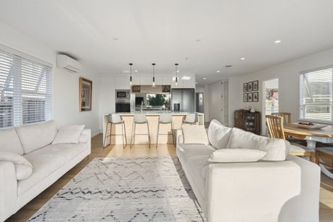 Photo of property in 570 Glenfield Road, Bayview, Auckland, 0629