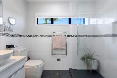 Photo of property in 17 Burns Avenue, Takapuna, Auckland, 0622