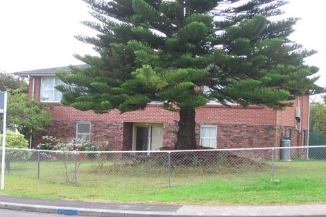 Photo of property in 58 Royal View Road, Te Atatu South, Auckland, 0610