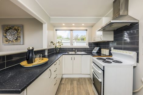 Photo of property in 15 Arlette Place, Massey, Auckland, 0614