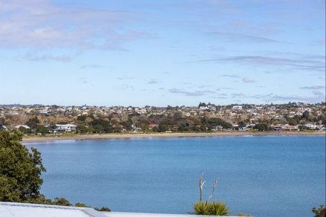 Photo of property in 24 The Crescent, Tindalls Beach, Whangaparaoa, 0930