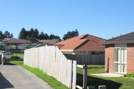 Photo of property in 36 Castlefinn Drive, Weymouth, Auckland, 2103