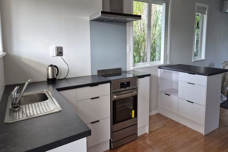 Photo of property in 26 Rewarewa Road, Te Atatu Peninsula, Auckland, 0610