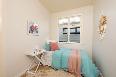 Photo of property in 36 Apu Crescent, Lyall Bay, Wellington, 6022