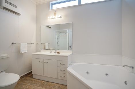 Photo of property in 6 Centennial Drive, Hokowhitu, Palmerston North, 4410