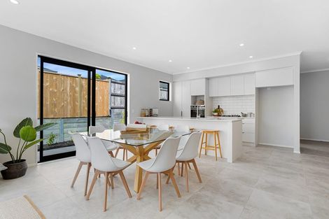 Photo of property in 21 Cambie Avenue, Red Beach, 0932