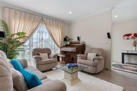 Photo of property in 20 Drumbuoy Drive, Flat Bush, Auckland, 2019