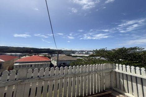 Photo of property in 122 Wallace Street, Mount Cook, Wellington, 6021