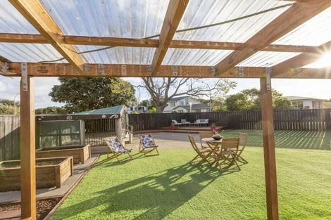 Photo of property in 17 Bluegum Road, Paraparaumu Beach, Paraparaumu, 5032