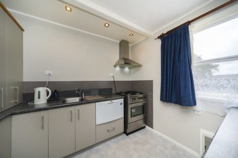 Photo of property in 33 Suzanne Grove, Kelvin Grove, Palmerston North, 4414