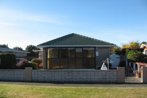 Photo of property in 14 Thurso Place, New Brighton, Christchurch, 8083