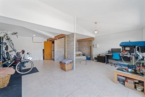 Photo of property in 58 D'oyly Drive, Stanmore Bay, Whangaparaoa, 0932
