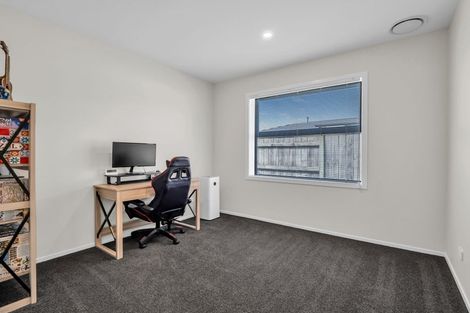 Photo of property in 27 Coutts Way, Fitzherbert, Palmerston North, 4410