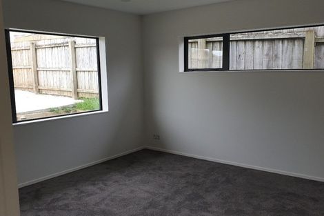 Photo of property in 18a Riverpark Crescent, Henderson, Auckland, 0610