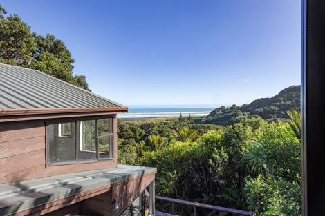Photo of property in 101b Garden Road, Piha, New Lynn, 0772