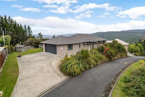 Photo of property in 5 Mckenzie Way, Timberlea, Upper Hutt, 5018